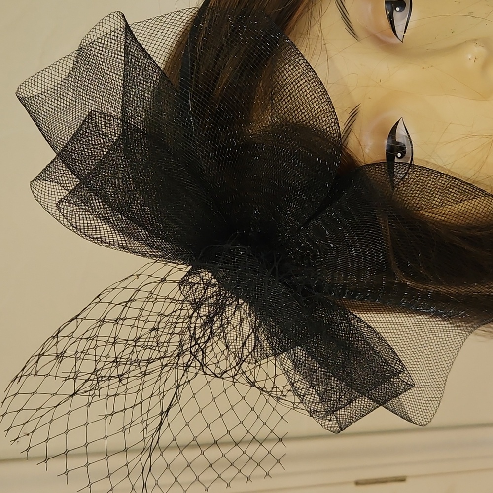Black Netting Veil  Large Fascinator Headband Derby Church Tea‎ - Picture 2 of 5